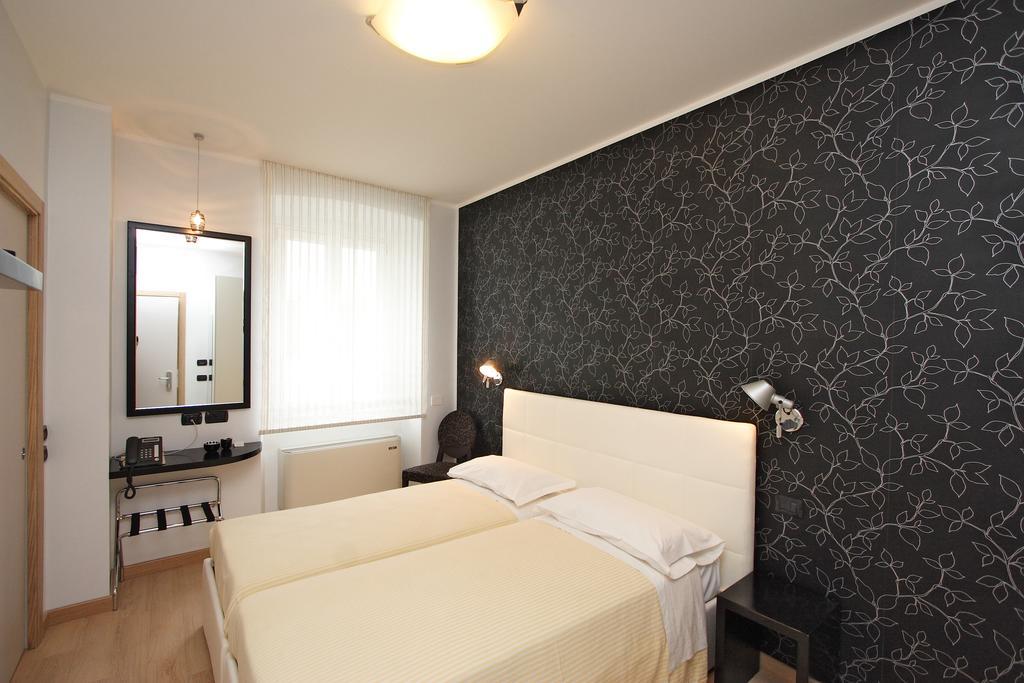 Hotel Roma Trieste Esterno foto