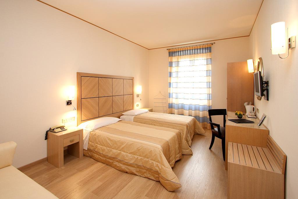 Hotel Roma Trieste Camera foto