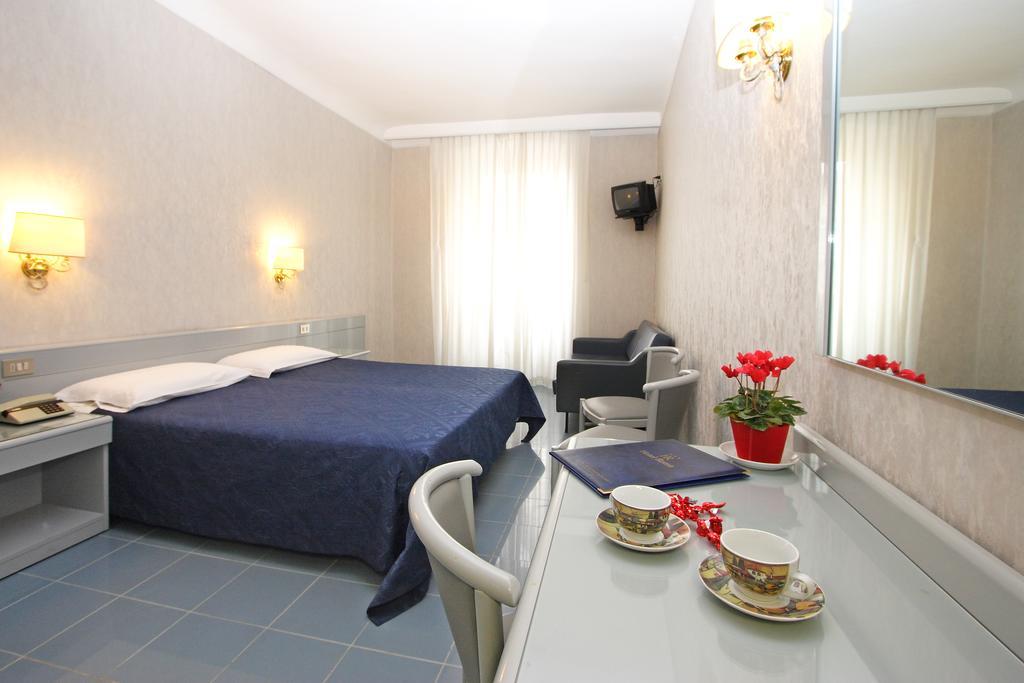 Hotel Roma Trieste Camera foto