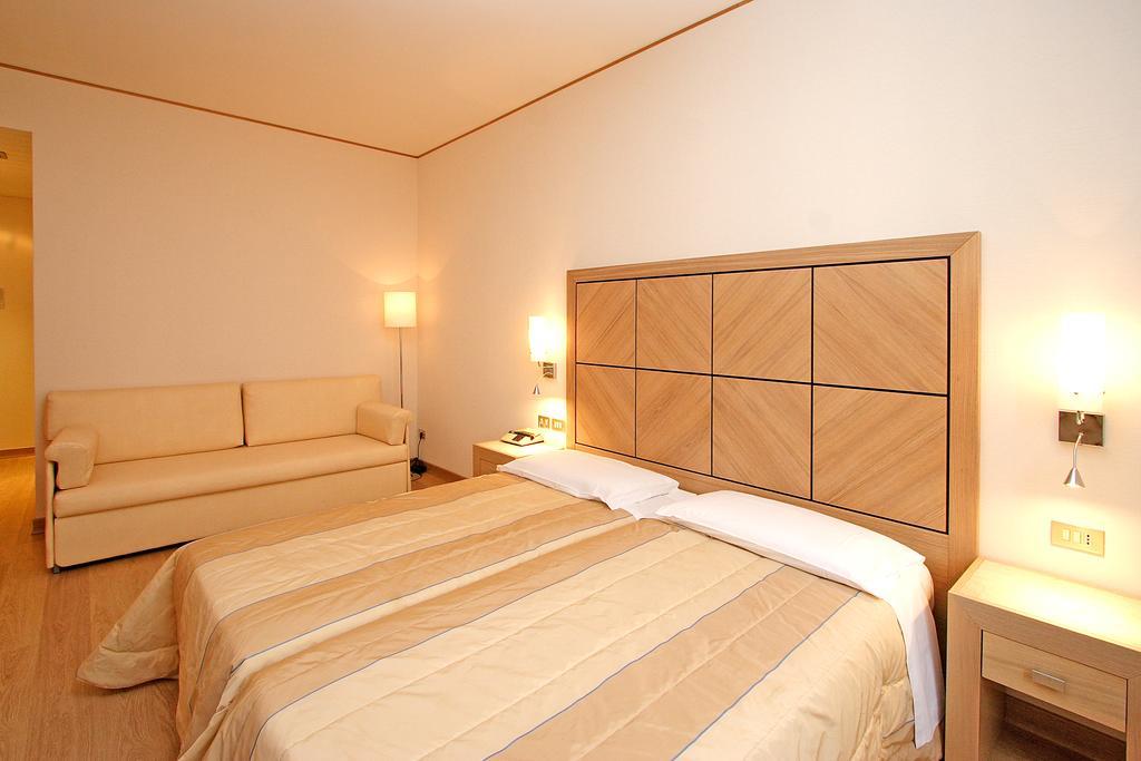 Hotel Roma Trieste Esterno foto