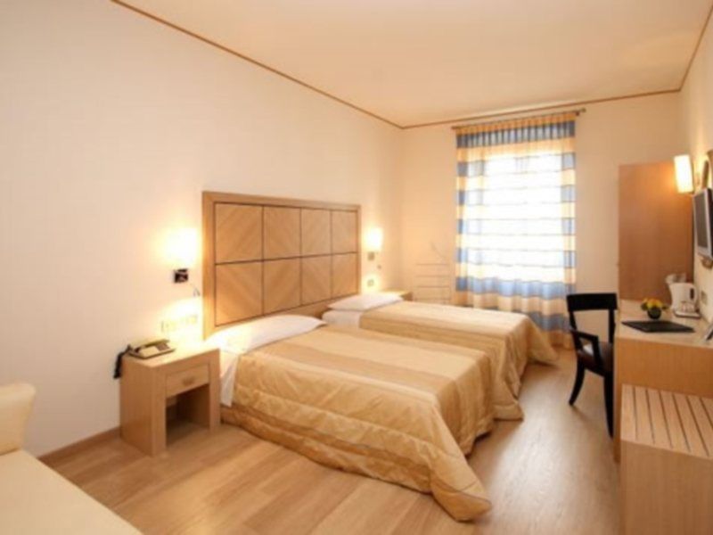 Hotel Roma Trieste Esterno foto